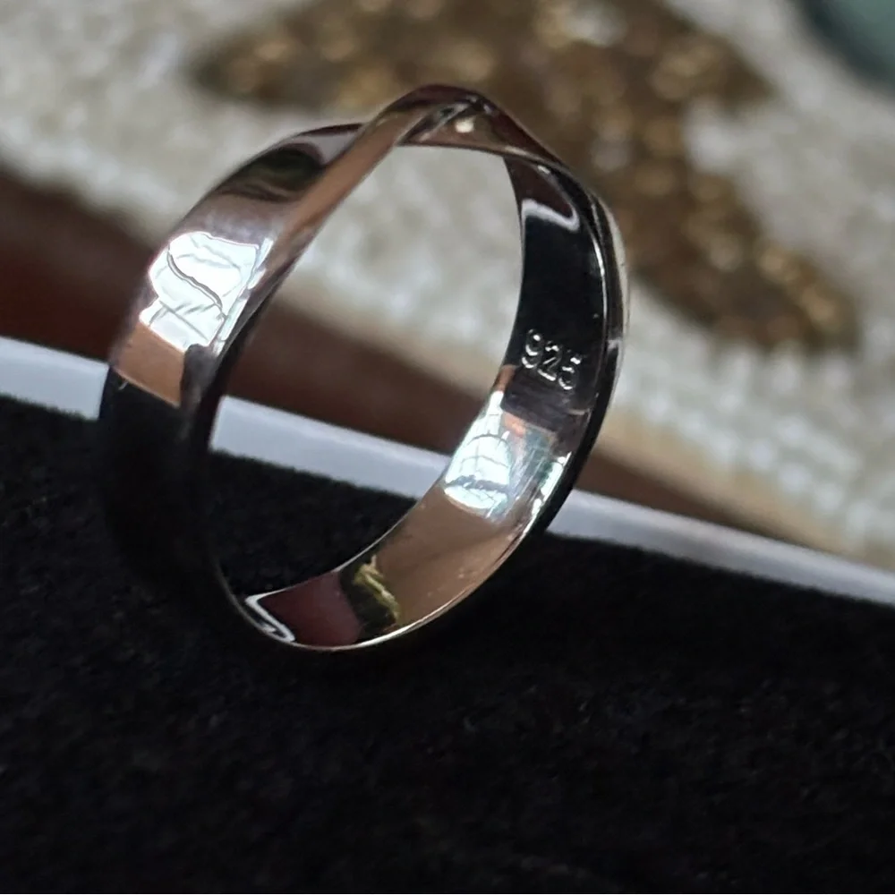 Brand New Sterling Silver 925 Mobius Band Ring Wedding Men's Polished Jewelry
